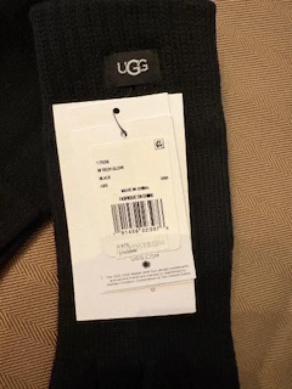 NWT UGG Knit Touchscreen Compatible Gloves – Black
